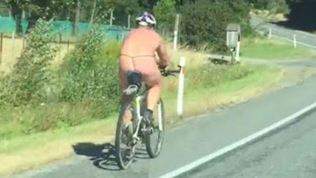 Ciclista de fio dental (Crédito: Reprodução)