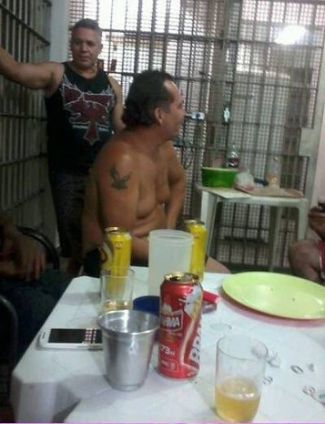 Bola aparece em suposto churrasco (Crédito: Divulgação )