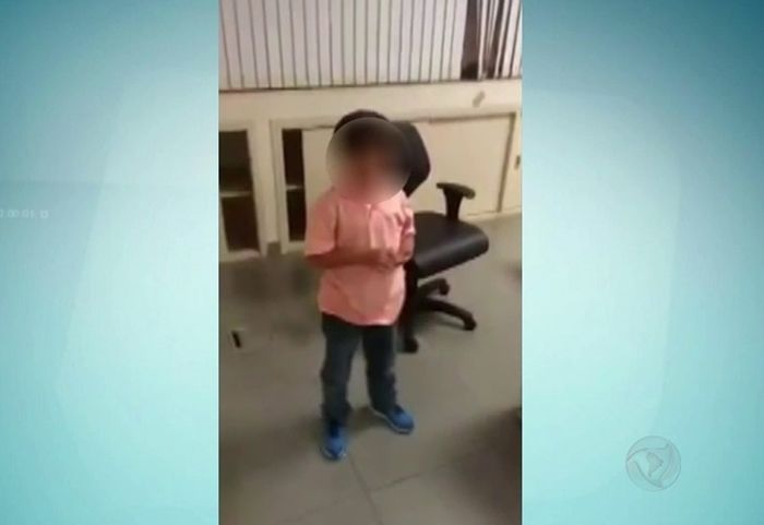 Menino chorou para não ir morar com o pai (Crédito: Reprodução)