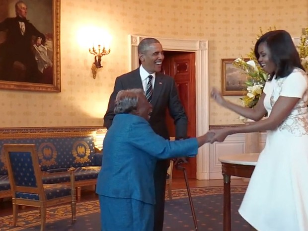 "Estou aqui para celebrar a história negra", disse ela ao conhecer Obama e Michelle (Crédito: Reprodução)