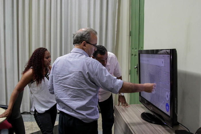 Prefeito se reúne com lideranças do bairro (Crédito: Reprodução)
