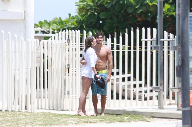 Um beijinho na saída para a praia