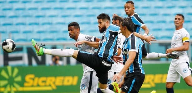 Grêmio espanta má sorte e vence Glória por 4 a 2