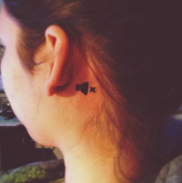 Jovem fez tatuagem criativa (Crédito: Reprodução)