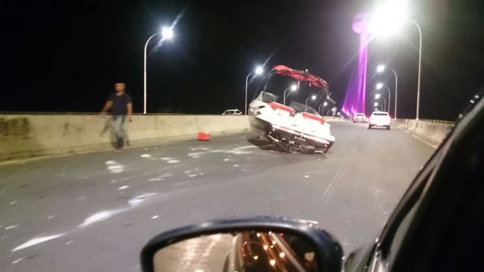 Lacha que vinha sendo puxada por carro se soltou