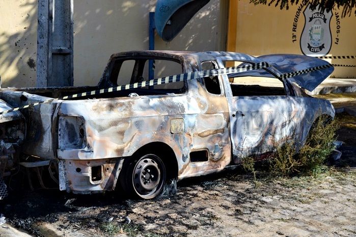 Picape Volkswagen Saveiro ficou destruído