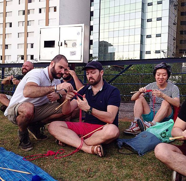 Tricô com homens (Crédito: Reprodução)