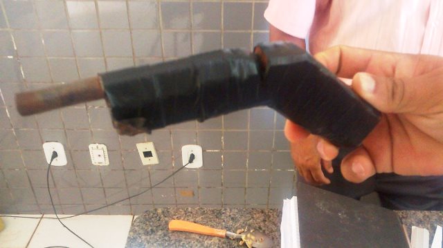 Arma caseira foi encontrada com acusado (Crédito: Reprodução)