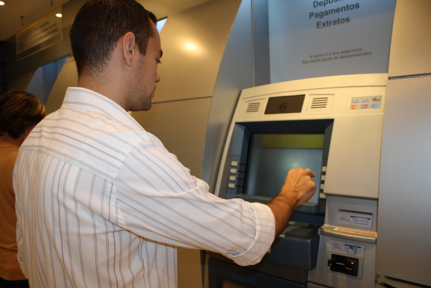 Na quarta os bancos abrirão às 12h (Crédito: Reprodução)