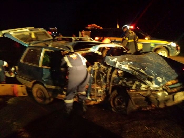 Veículo ficou praticamente destruído