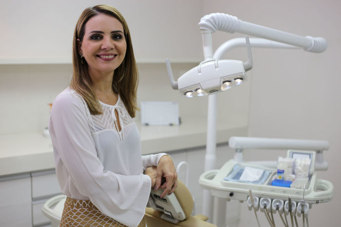 Dentista Fabíola Serra