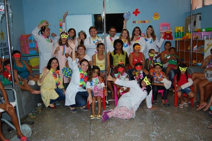 Crianças internadas na pediatria do HUT ganham festa de carnaval
