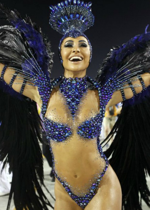 Sabrina Sato no desfile da Vila Isabel, no Rio, em 2013 (Crédito: Reprodução)