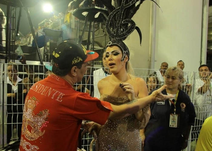Modelo foi convidada a se retirar do sambódromo