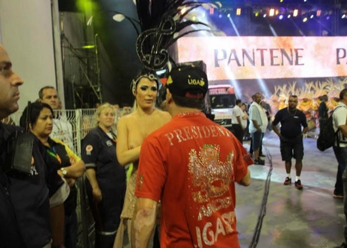 Ju Isen ficou sem roupa em SP