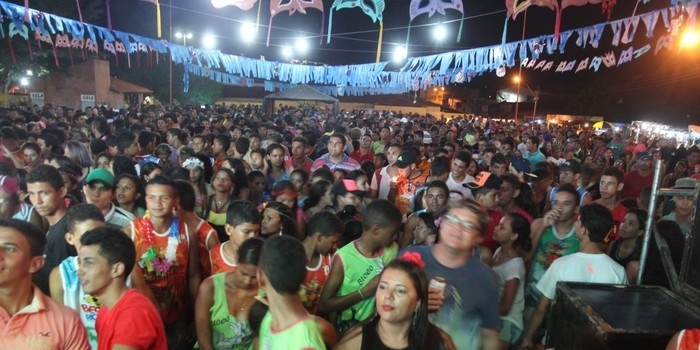 Banda Meu Xodó de Pernambuco leva alegria na segunda noite de carna