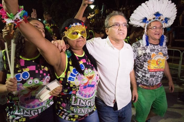 Firmino Filho caiu na folia em Teresina