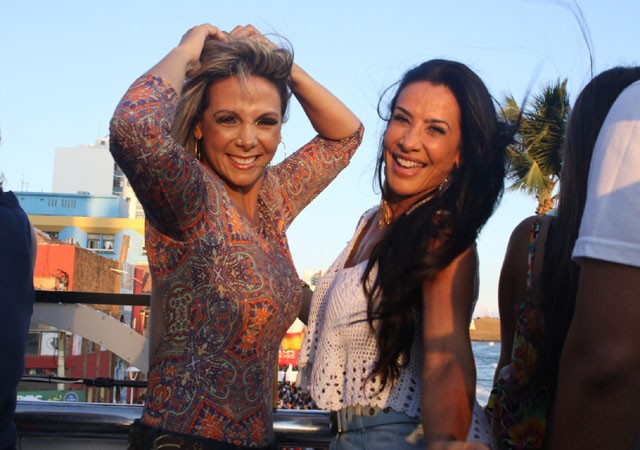 Carla e Scheila estão com o corpo em dia