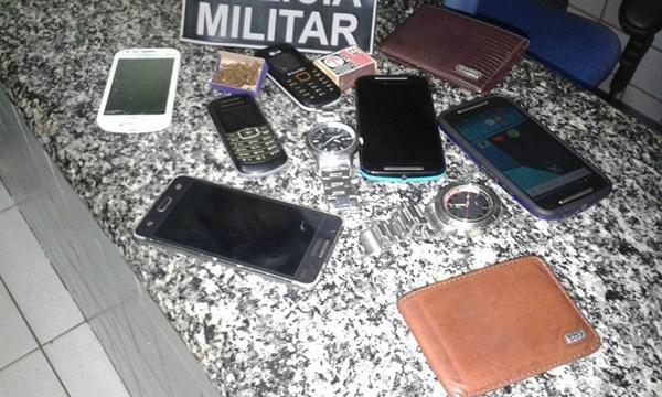 Celulares apreendidos com a dupla