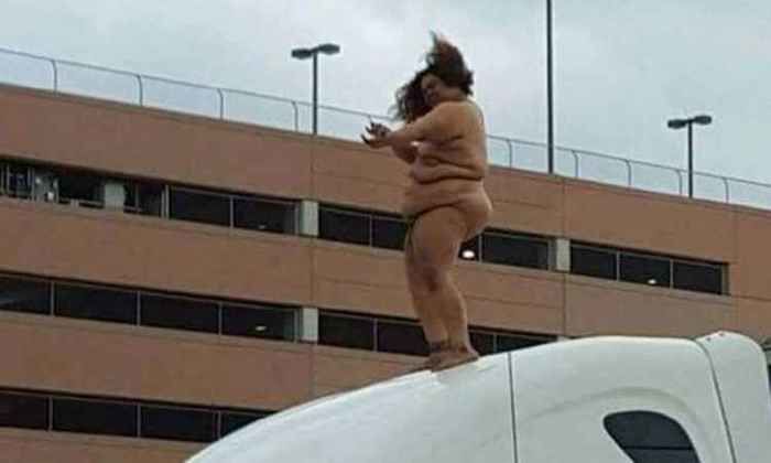 Mulher dançou pelada (Crédito: Divulgação)