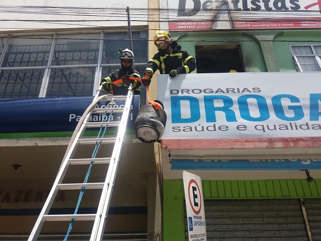 Vazamento de gás provoca incêndio em consultório odontológico (Crédito: Reprodução)