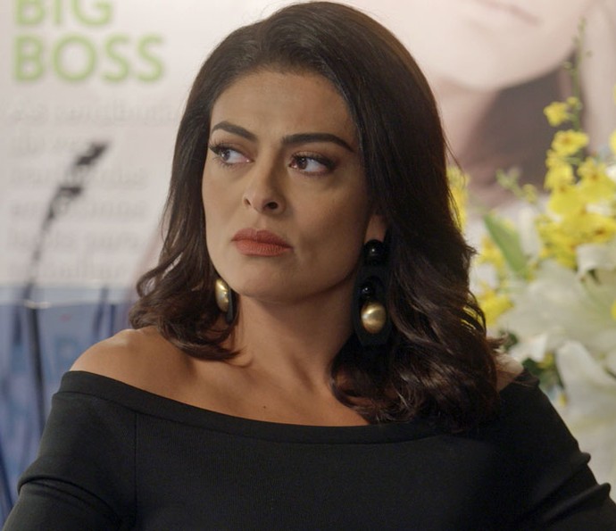 Para se safar, Carolina revela segredo de Germano à Lili (Crédito: Reprodução)