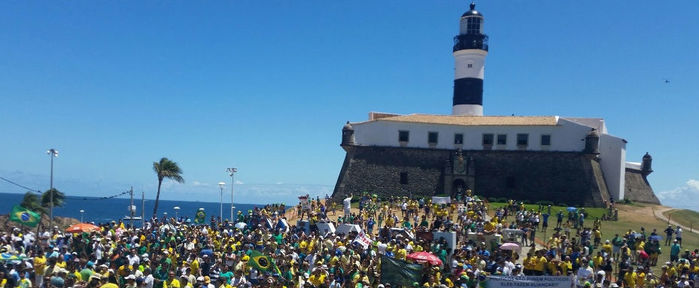 Protestos contra Dilma no Farol da Barra, em Salvador