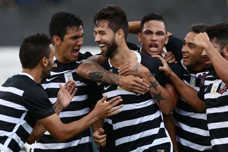 Zagueiro Felipe, que abriu o placar no primeiro tempo