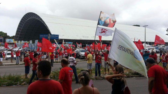 Manifestação a favor de Dilma e Lula em Fortaleza