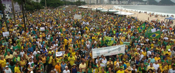 Protesto contra o governdo Dilma em Copacabana, no Rio de Janeiro