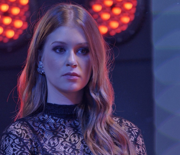 Eliza fica tensa na final do concurso Garota Totalmente Demais (Crédito: Reprodução)