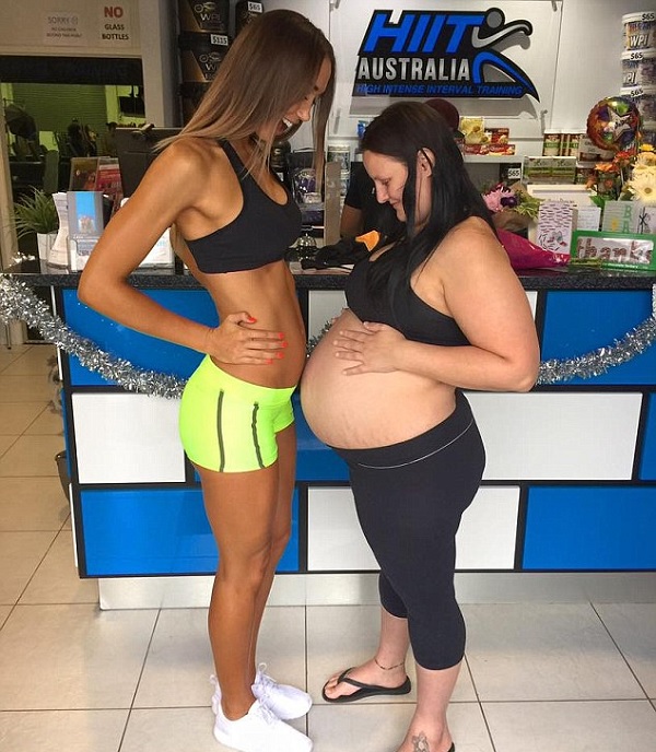 Foto de grávidas com um mês de diferença causa polêmica na web (Crédito: Reprodução)