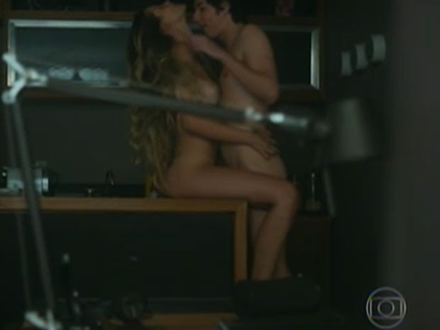 Yasmin Brunet fez cenas de sexo em Verdades Secretas (Crédito: Reprodução/ Youtube )