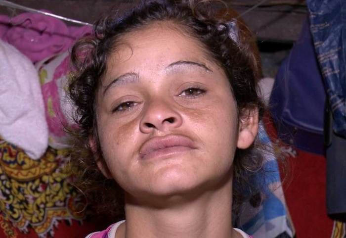 Mulheres se prosituem em mangue do nordeste em condições desumanas