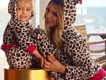 Xuxa posta foto de Sheila Mello e Brenda vestidas de bichinho