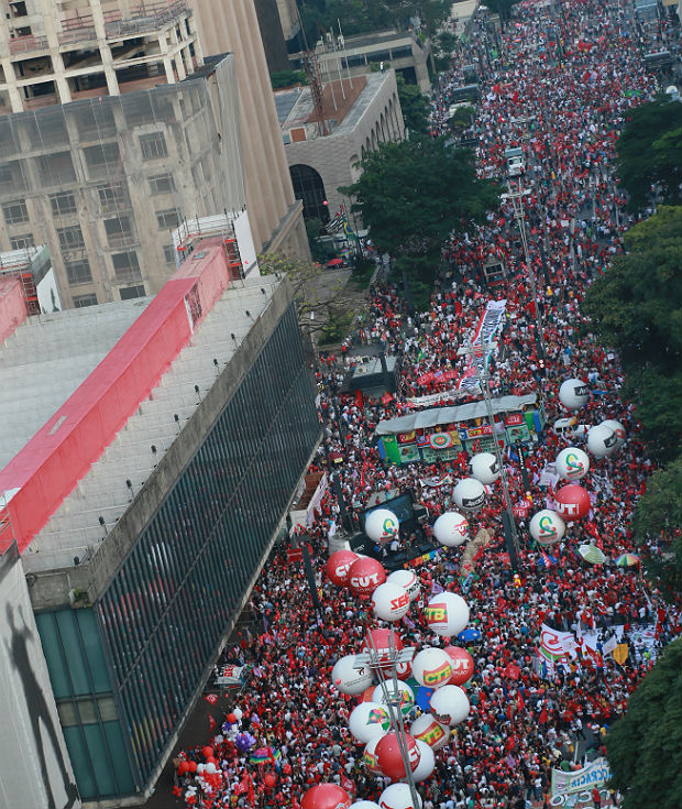 Ato a favor de Dilma e Lula na Paulista (Crédito: Folhapress)