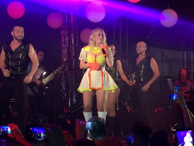 Joelma leva fãs ao delírio em Goiânia