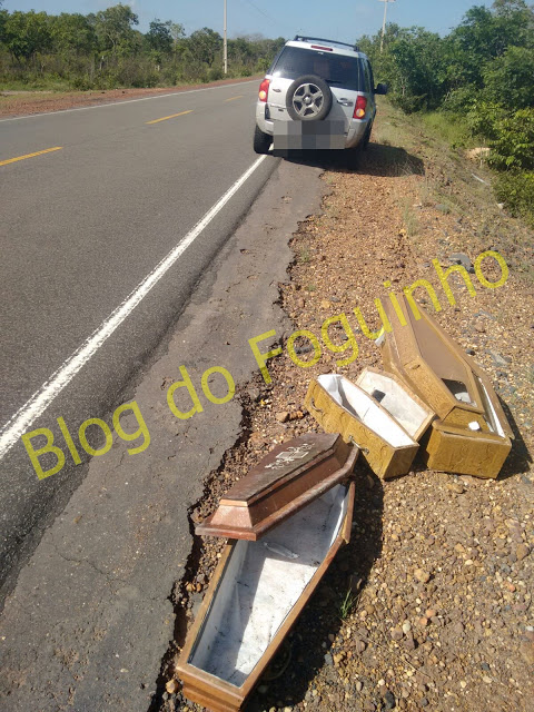 Caixões na rodovia (Crédito: Divulgação)