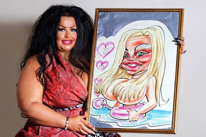 Mulher gasta mais de R$ 700 mil para ficar igual caricatura (Crédito: Reprodução)