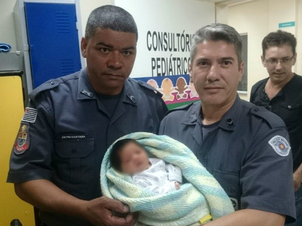 Recém-nascida é encontrada debaixo de árvore em Sorocaba (Crédito: Reprodução)