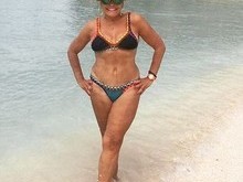 Aos 73 anos, Susana Vieira posta foto só de biquíni no Caribe