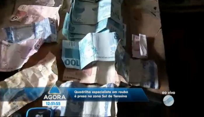 Dinheiro apreendido com a quadrilha