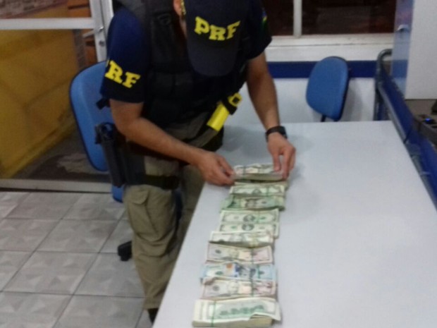 PRF prende empresários com 74 mil dólares escondidos na cueca (Crédito: Reprodução)