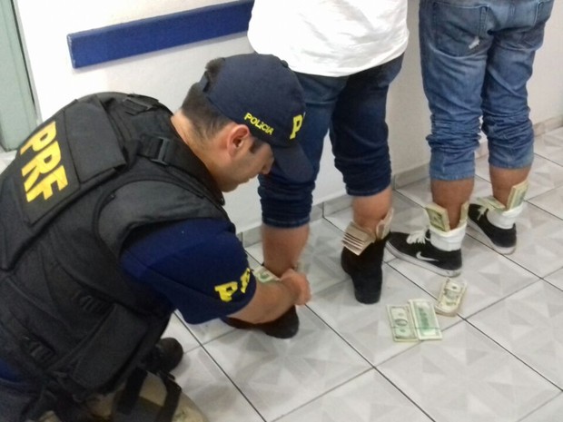 PRF prende empresários com 74 mil dólares escondidos na cueca (Crédito: Reprodução)