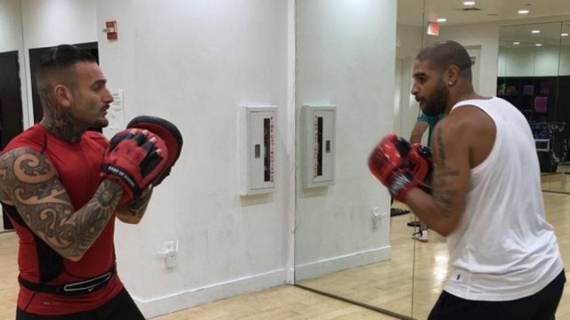 Adriano Imperador treina boxe