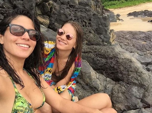 Carol Castro e amiga curtem Fernando de Noronha (Crédito: Reprodução/ Instagram)