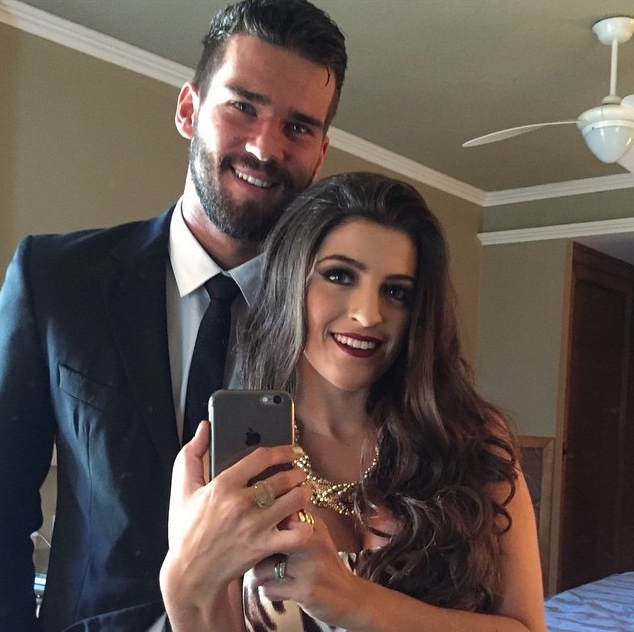 Alisson e a Esposa (Crédito: Reprodução)