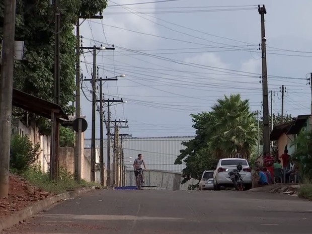 Jovem é atropelado e esfaqueado após brigar com vizinho (Crédito: Reprodução)