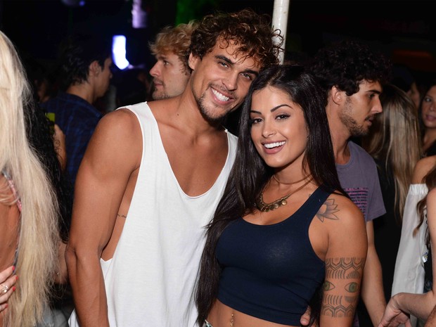 Aline Riscado exibe nova tatuagem e assume namoro com Felipe Roque (Crédito: Reprodução)