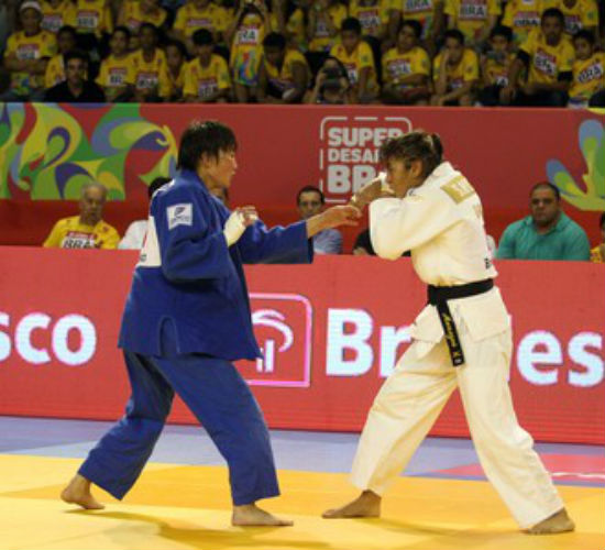 Sarah Menezes durante a luta contra Ganbaatar (Crédito: Gaspar Nobrega/inovafoto)